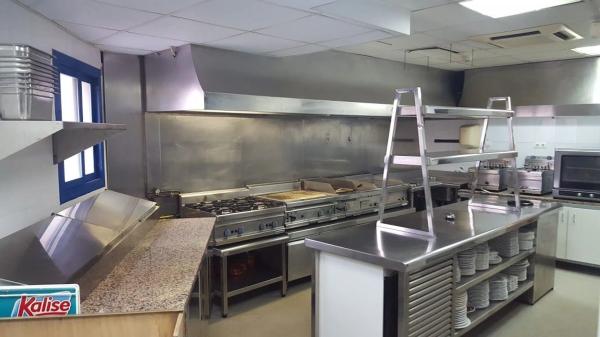 Local en avenida Rosa de los Vientos