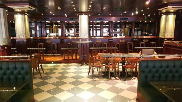 Local en avenida Rosa de los Vientos