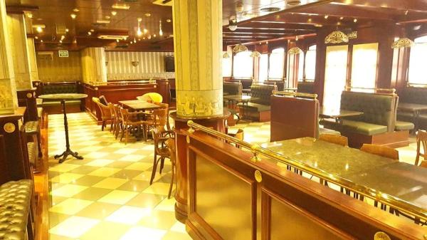 Local en avenida Rosa de los Vientos