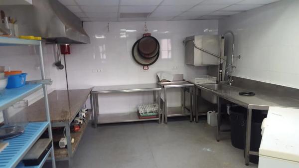 Local en avenida Rosa de los Vientos