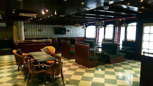 Local en avenida Rosa de los Vientos