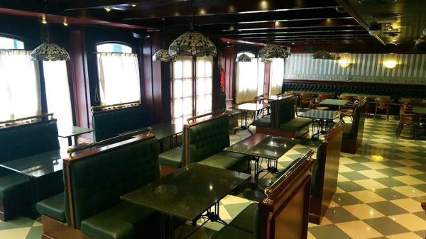 Local en avenida Rosa de los Vientos