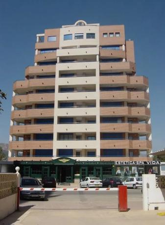 Local en avenida Rosa de los Vientos