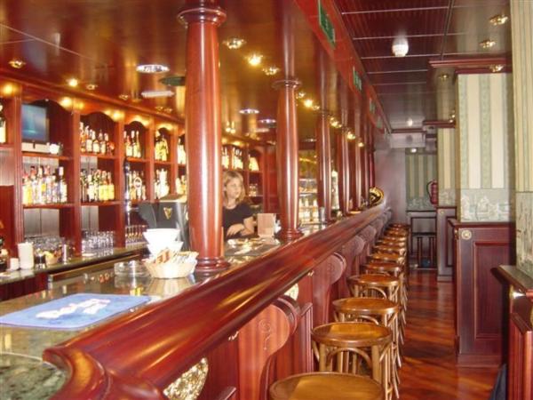 Local en avenida Rosa de los Vientos