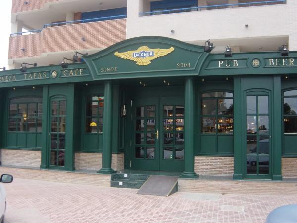 Local en avenida Rosa de los Vientos