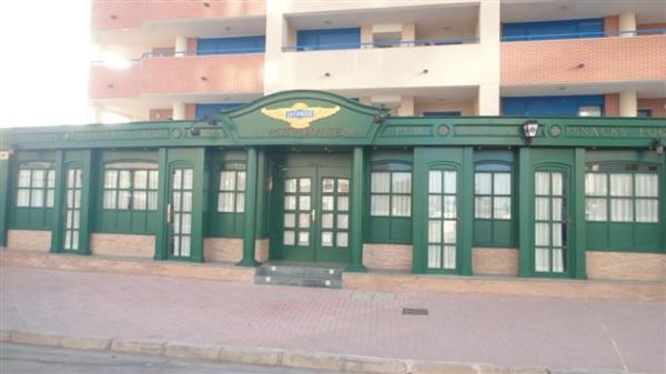 Local en avenida Rosa de los Vientos