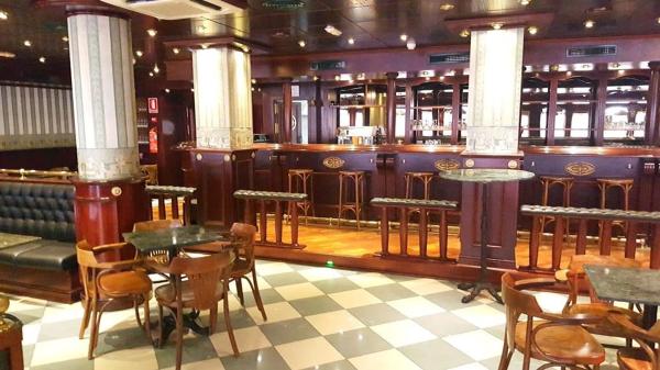 Local en avenida Rosa de los Vientos