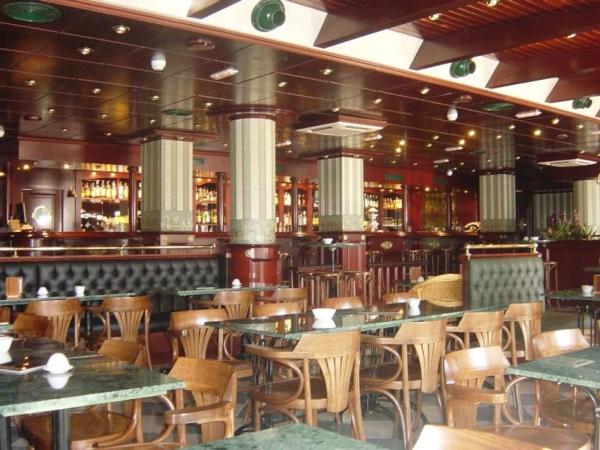 Local en avenida Rosa de los Vientos