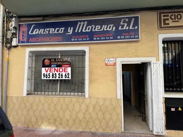 Local en calle la Santamaría, 12