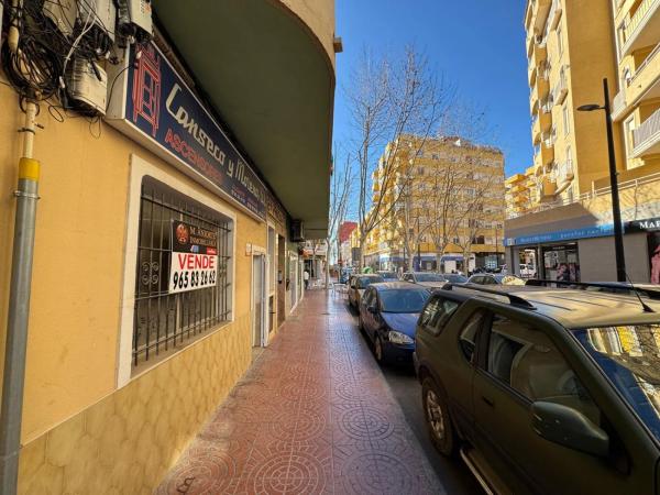 Local en calle la Santamaría, 12