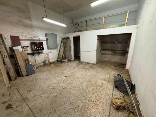 Local en calle la Santamaría, 12