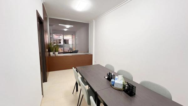 Local en calle la Pinta, 2