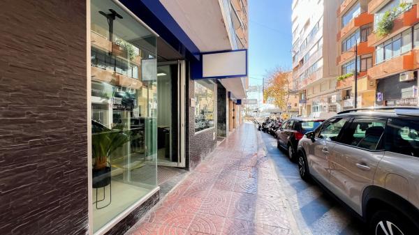 Local en calle la Pinta, 2