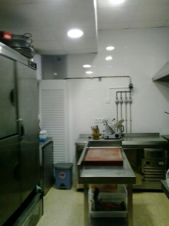 Local en avenida Europa, 16