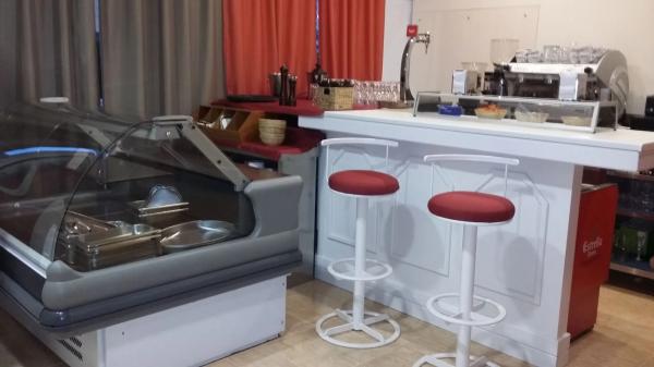 Local en avenida Europa, 16