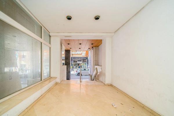 Local o nave en avenida de Ifach