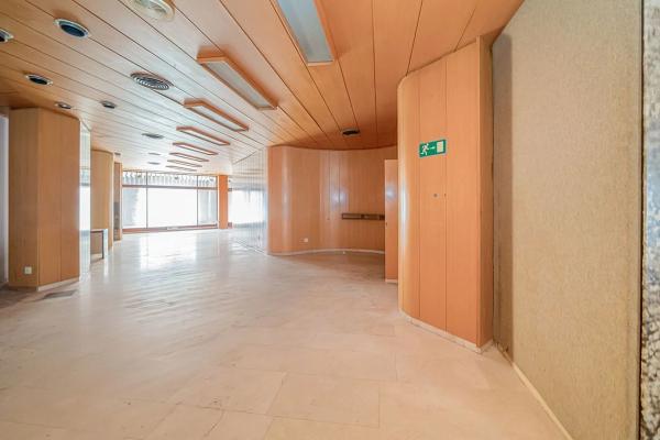 Local o nave en avenida de Ifach