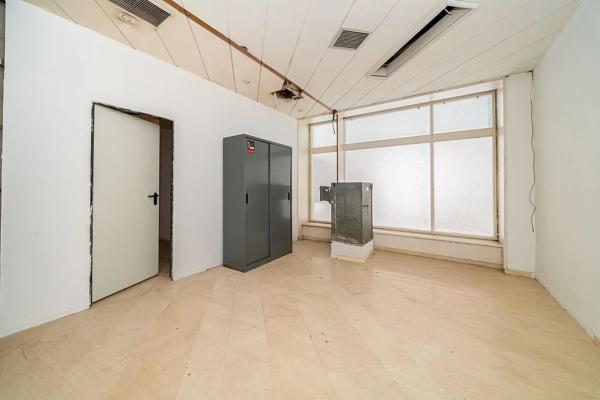 Local o nave en avenida de Ifach