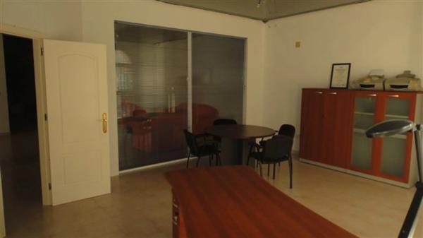 Local en avenida de Valencia-Calle Delfin s/n