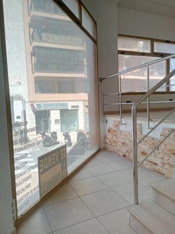 Local en calle Almendros, 10