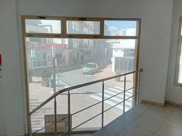 Local en calle Almendros, 10