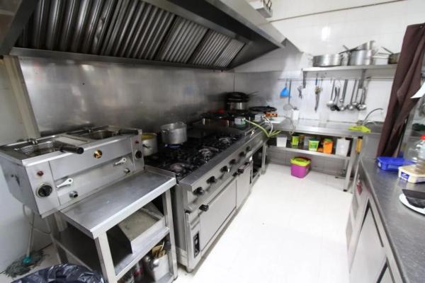 Local en calle Holanda s/n