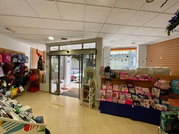 Local en calle de la Paz, 5