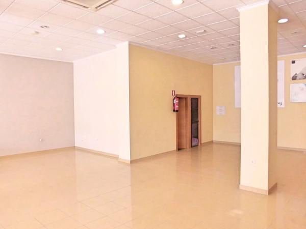 Local en avenida Masnou