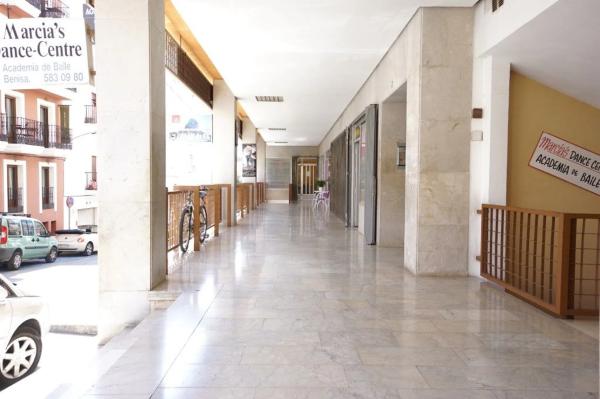 Local en calle Benissa, 1