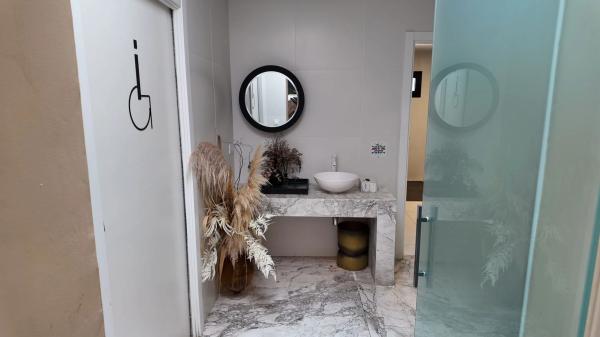 Local en calle Riu Alcorà, 14