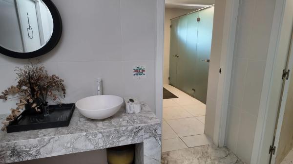 Local en calle Riu Alcorà, 14