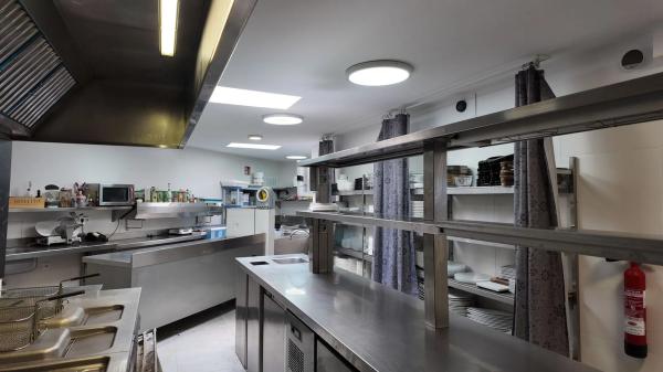 Local en calle Riu Alcorà, 14