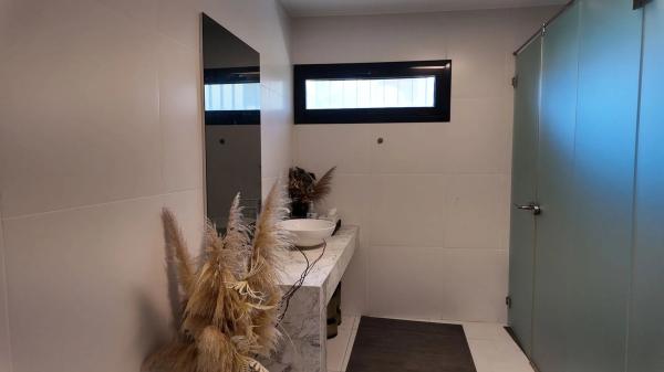 Local en calle Riu Alcorà, 14