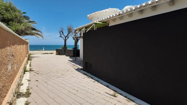 Local en calle Riu Alcorà, 14