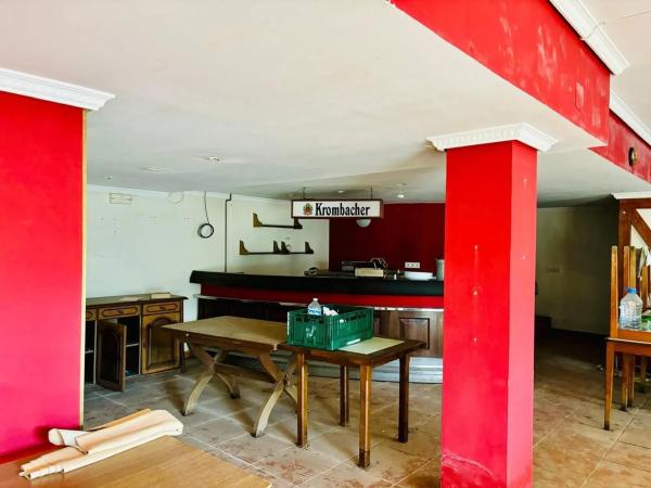 Local en carretera de les Marines