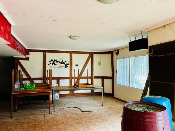 Local en carretera de les Marines