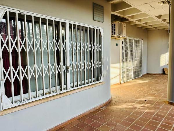 Local en carretera de les Marines