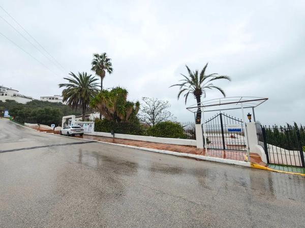 Local en avenida Pego, 1