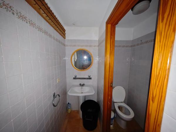 Local en avenida Pego, 1