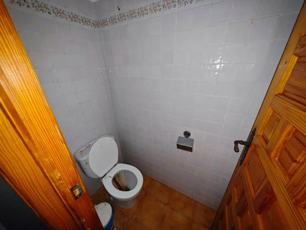 Local en avenida Pego, 1