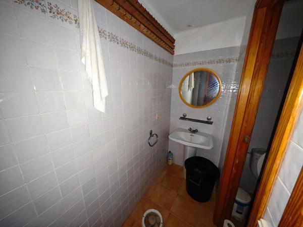 Local en avenida Pego, 1