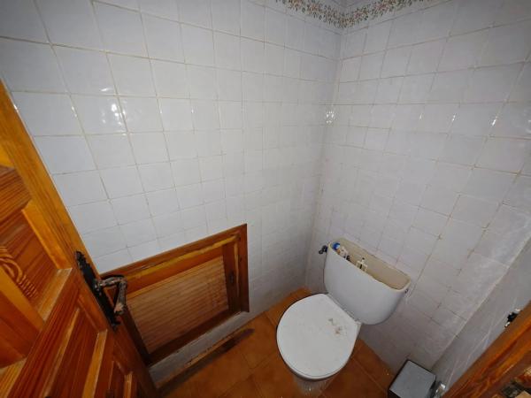 Local en avenida Pego, 1