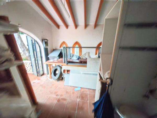 Local en avenida Pego, 1