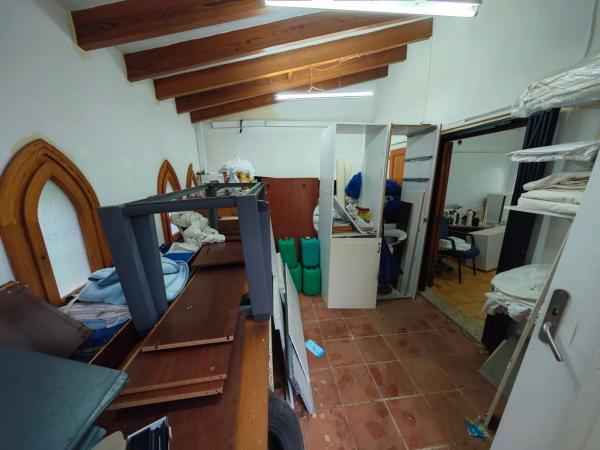 Local en avenida Pego, 1