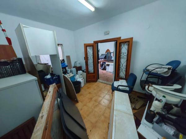 Local en avenida Pego, 1