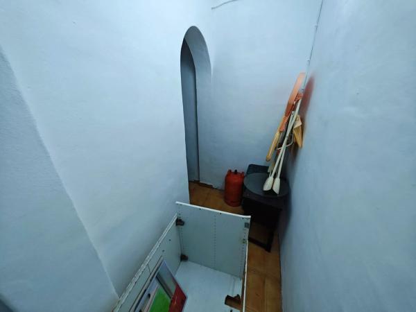 Local en avenida Pego, 1