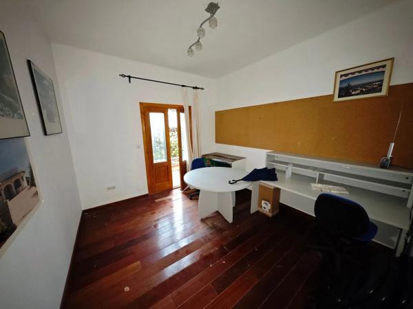 Local en avenida Pego, 1