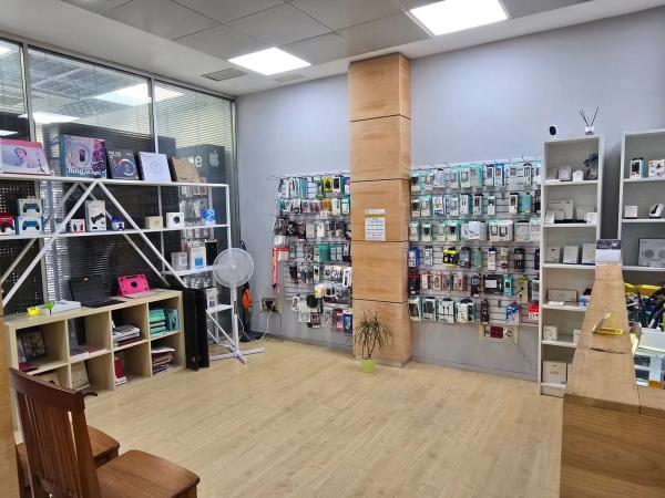 Local en paseo del Saladar, 1