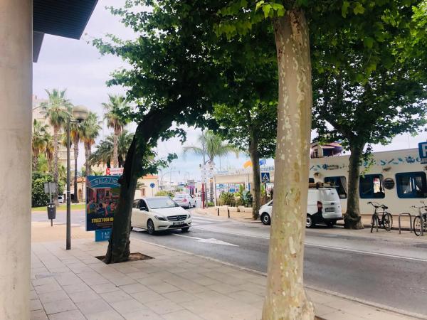 Local en paseo del Saladar, 103