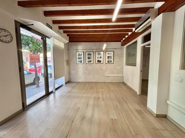 Local en calle de Diana, 35